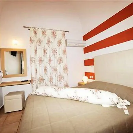 Antonia Apart-hotel Fira (Santorini)