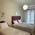 Ξενοδοχείο με διαμερίσματα αντωνία Φηρά