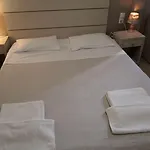 Ξενοδοχείο με διαμερίσματα αντωνία Φηρά